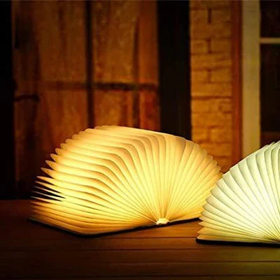 Comfortabele StoryGlow LED leeslamp met warm licht, opvouwbaar en USB oplaadbaar voor thuis.