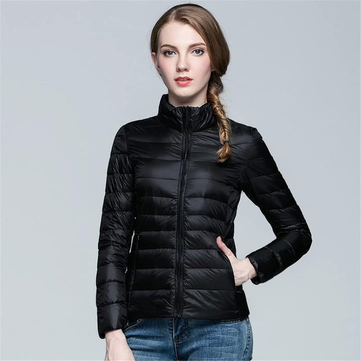 Elegant en warm ultralicht damesjack; de ideale stijlvolle buitenkleding voor de koude dagen.