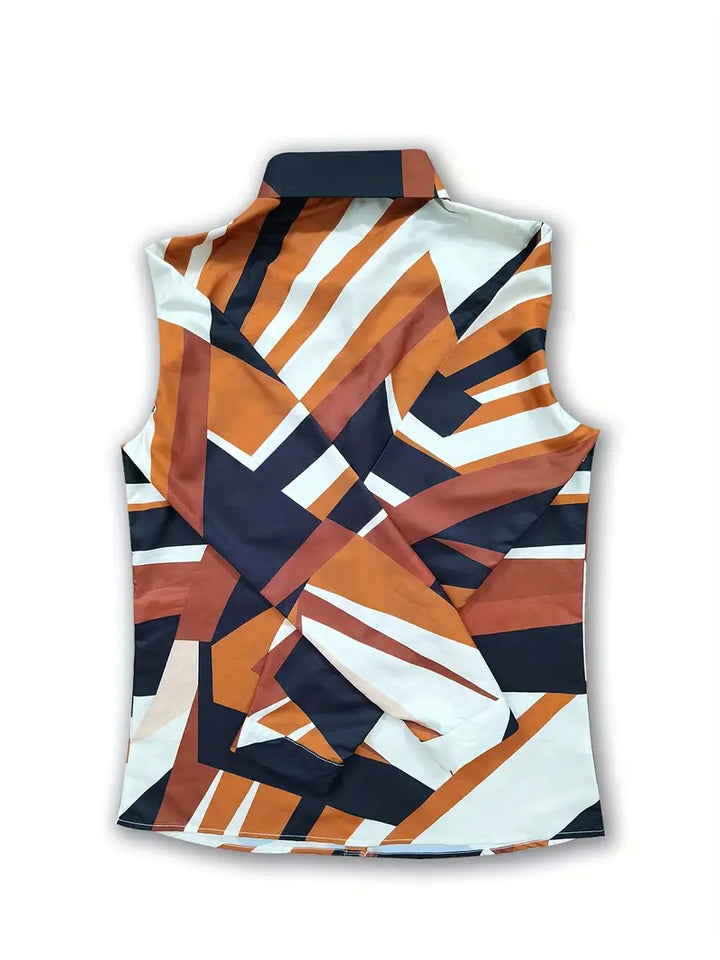 Vooraanzicht van de modieuze damesblouse met uniek patroon, ideaal voor een elegante casual outfit.