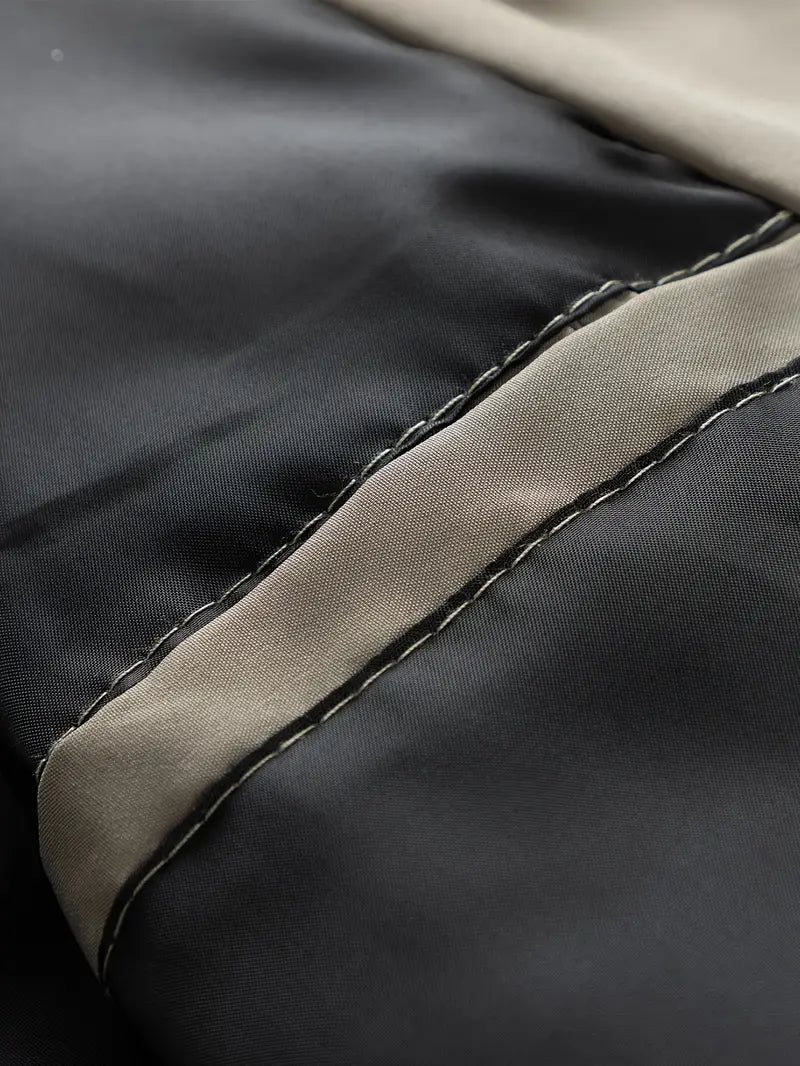 Rode heren ritsjas, modieus en casual, voor een trendy zomerse look.