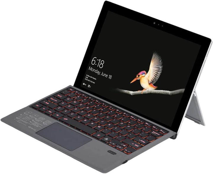 Draagbaar draadloos toetsenbord met achtergrondverlichting en touchpad voor flexibel gebruik met Surface Pro.