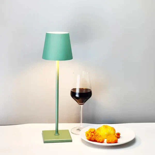 Draadloze dimbare LED leeslamp, oplaadbaar via USB, perfect als moderne woondecoratie.