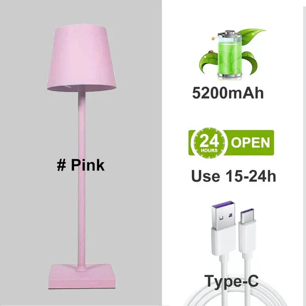 Moderne dimbare USB tafellamp van aluminium, zorgt voor sfeervol warm licht in huis.