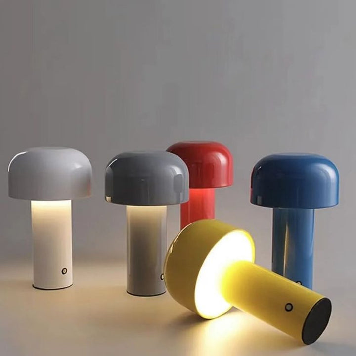 Design Luminor LED tafellamp met draadloze vrijheid en driekleurige dimbare opties.