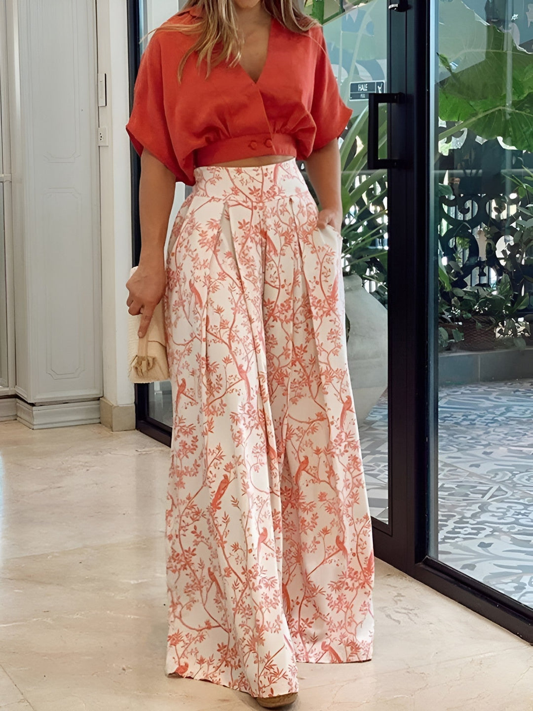 Comfortabele dames zomerset Estelle met luchtige blouse en soepele wijde broek, ideaal voor vrijetijdskleding.