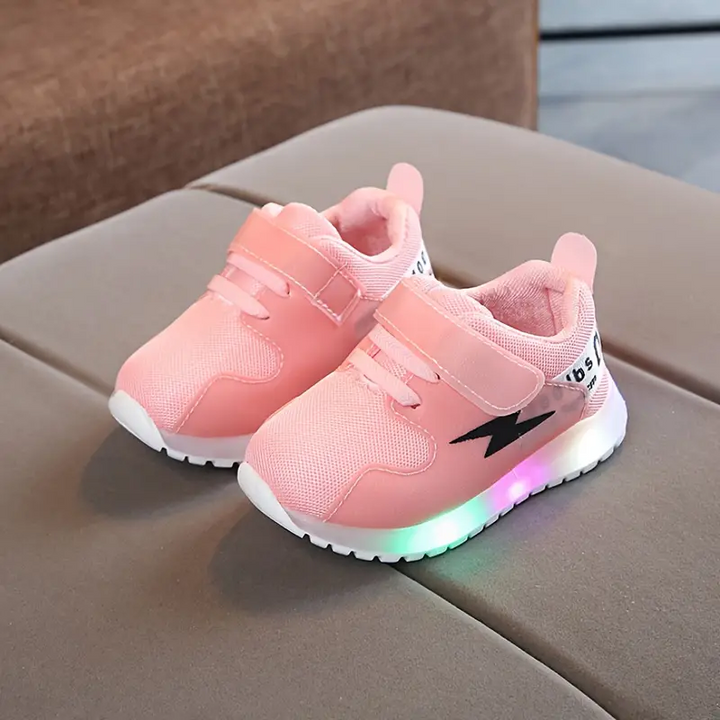 Roze GlowSteps peuter LED sneakers met antislipzool, comfortabel en veilig voor meisjes, ideaal voor buitenspelen.