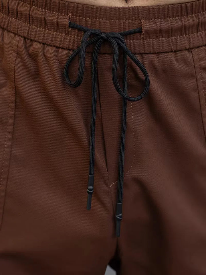 Stijlvolle beige cargo broek voor heren, casual model met comfortabele pasvorm.