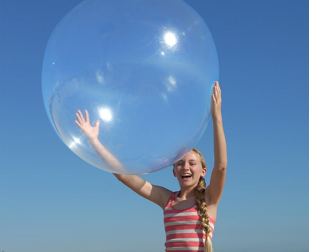 Unieke bubble bal lijkt op een gigantische zeepbel, perfect speelgoed voor fantasierijk actief buiten spelen.