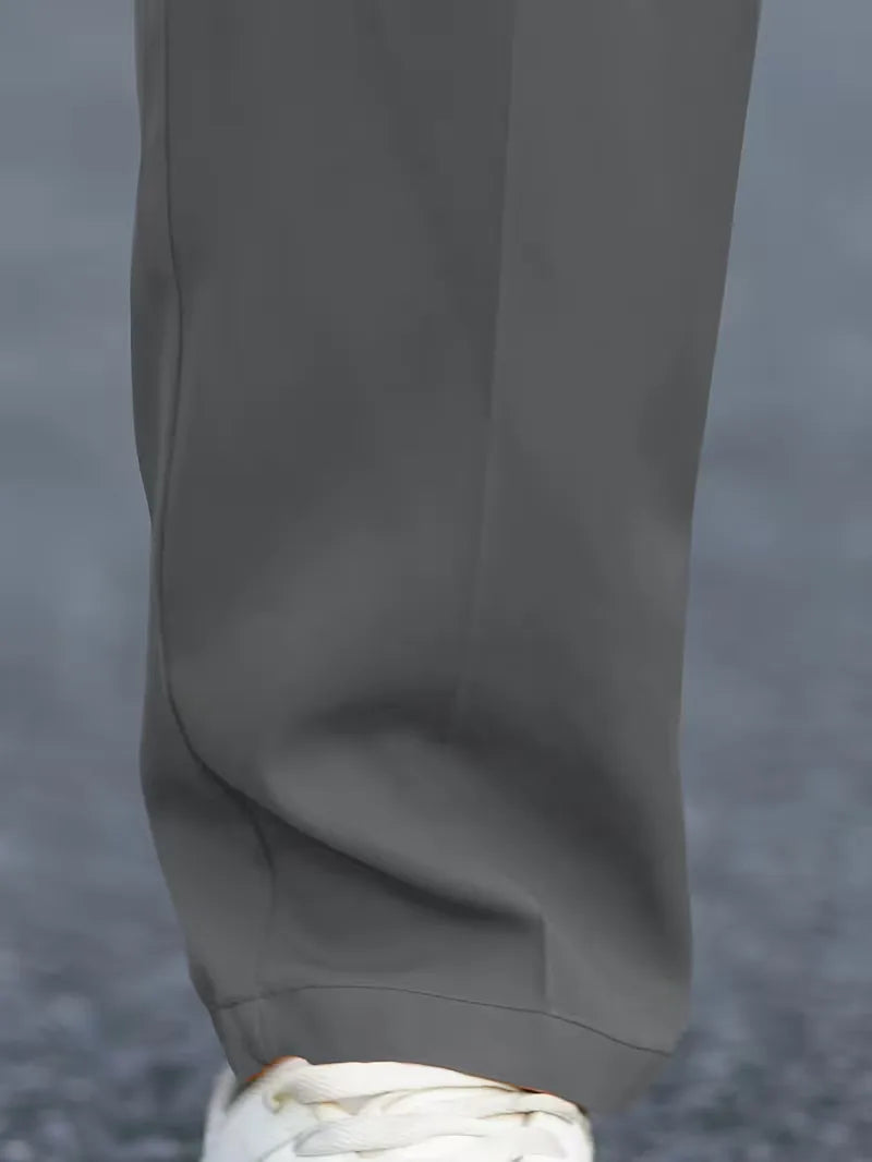 Praktische heren pantalon, straight leg, smart casual, makkelijk in onderhoud.