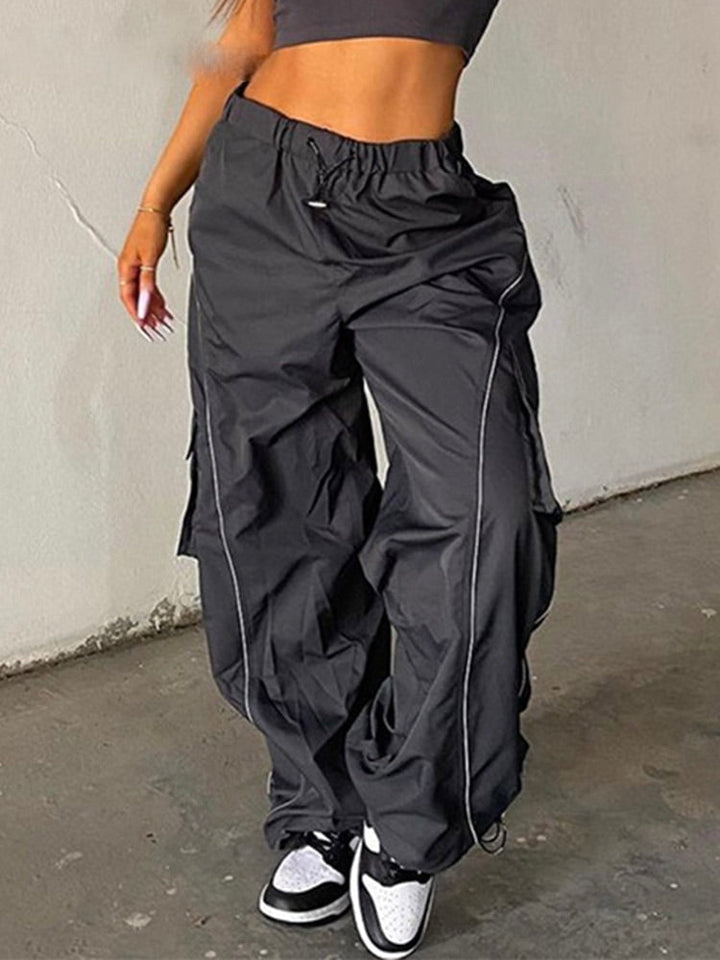 Witte dames baggy broek streetwear, comfortabel en stijlvol voor een trendy look.