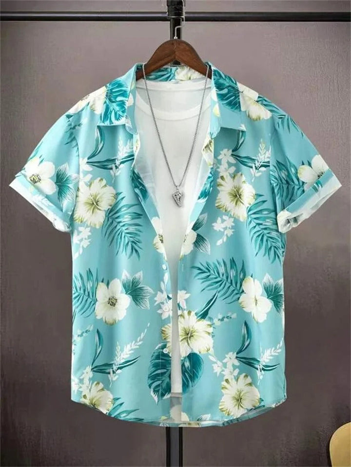 Heren Hawaii overhemd, schuin gefotografeerd, toont de 3D bloemenprint. Kleurrijk, korte mouw, voor zomer en vakantie.