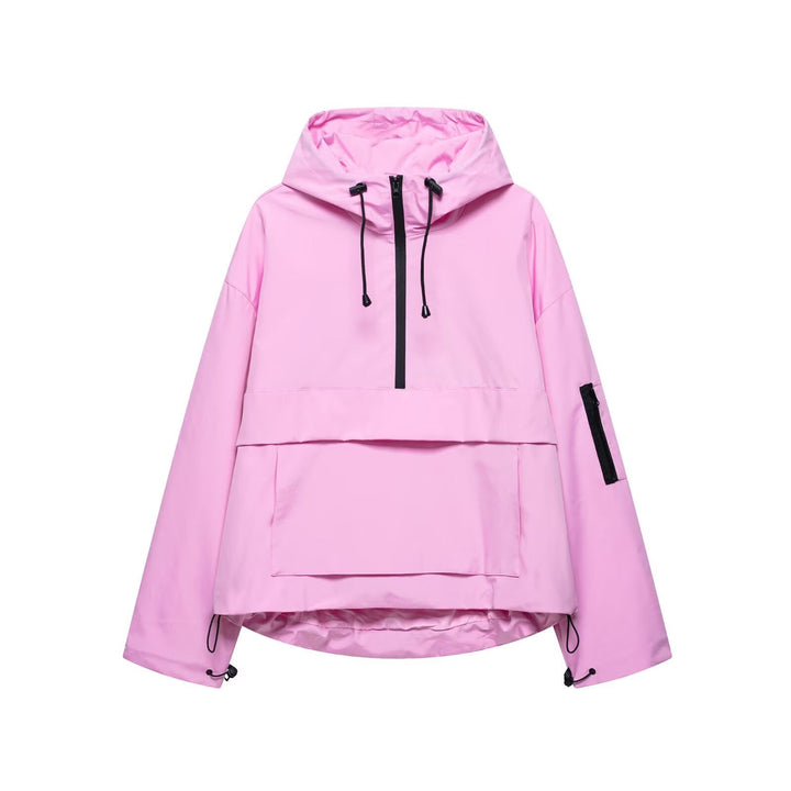 Rosa dames sportjas met capuchon, perfect voor dagelijks gebruik en buitenactiviteiten. Stijlvol en veelzijdig.
