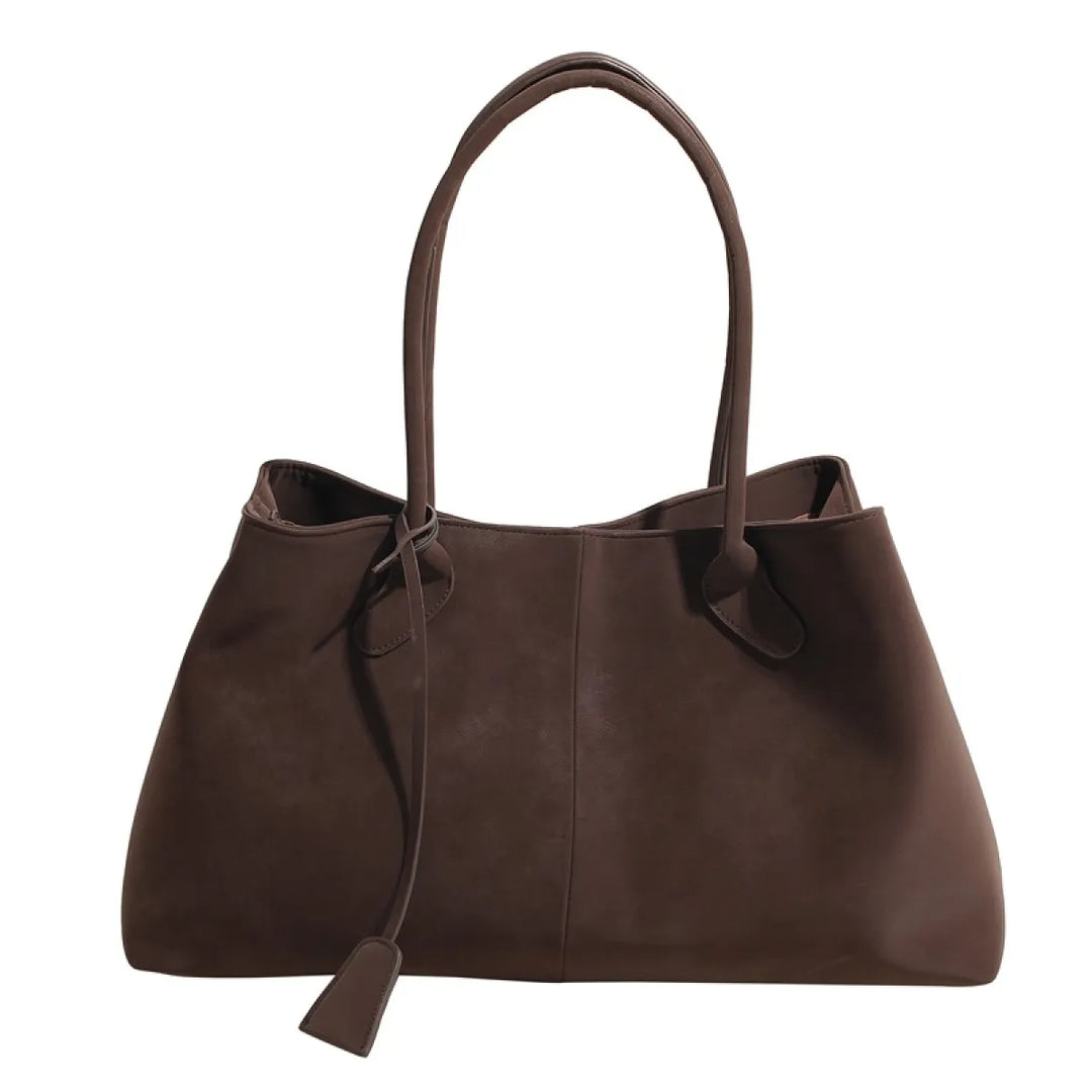 Functionele dames schoudertas in zwart. Ruime handtas voor dagelijks gebruik, elegant en modieus voor werk.