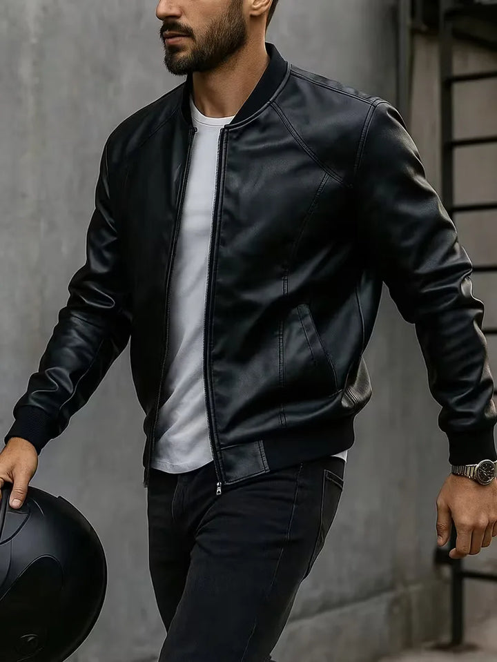 Zwart heren slim fit bomberjack van kunstleer met lange mouwen, ideaal voor urban stijl.
