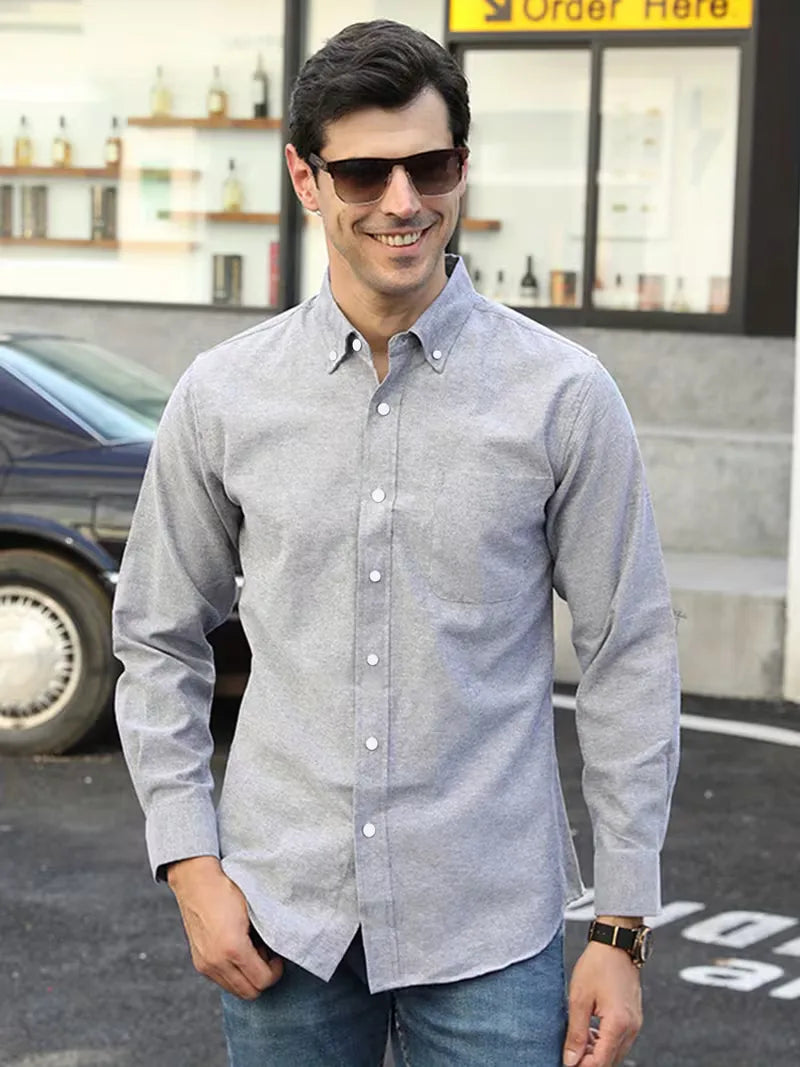 Dagelijks herenoverhemd met mandarin kraag, button-down en borstzak. Perfect voor herenmode.