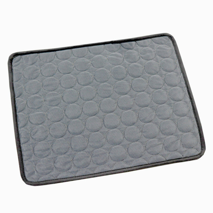 Compacte, oprolbare honden koelmat voor reizen en buitengebruik; biedt verkoeling en comfort aan uw huisdier.