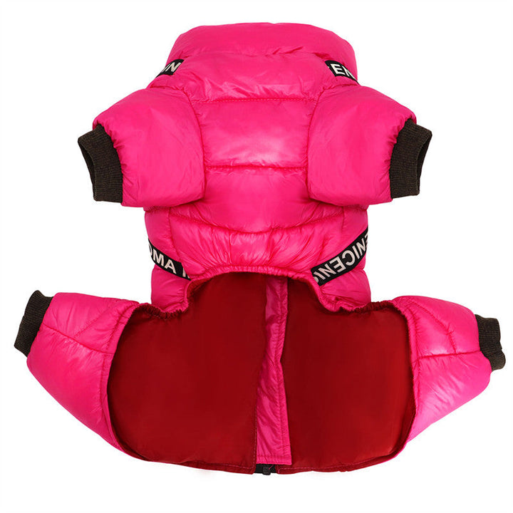Beschermende ArcticPaws hondenjas, duurzame winterkleding die de hond warmte en bewegingsvrijheid biedt.