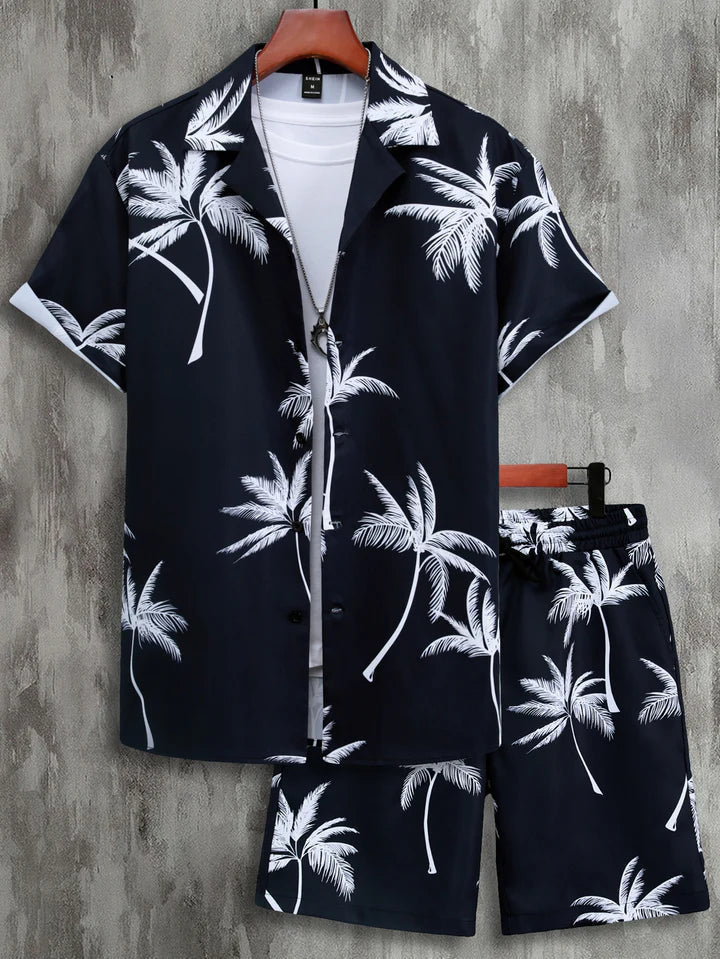 Luchtige heren zomerset met palmprint, comfortabel voor strand, vakantie en casual zomeravonden.
