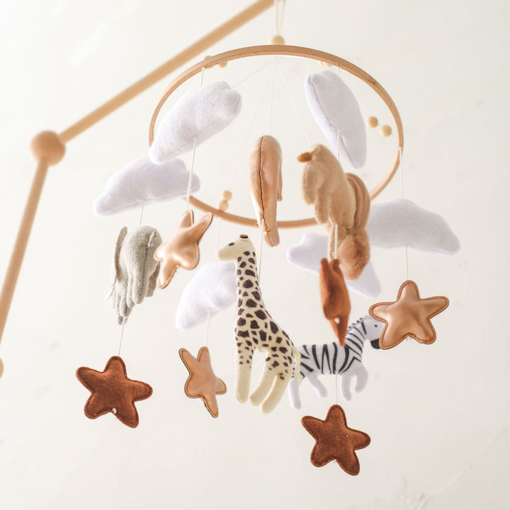 Zintuiglijke Safari mobielhangers: ideaal cadeau voor pasgeborene. Met vrolijke safaridieren voor baby's.