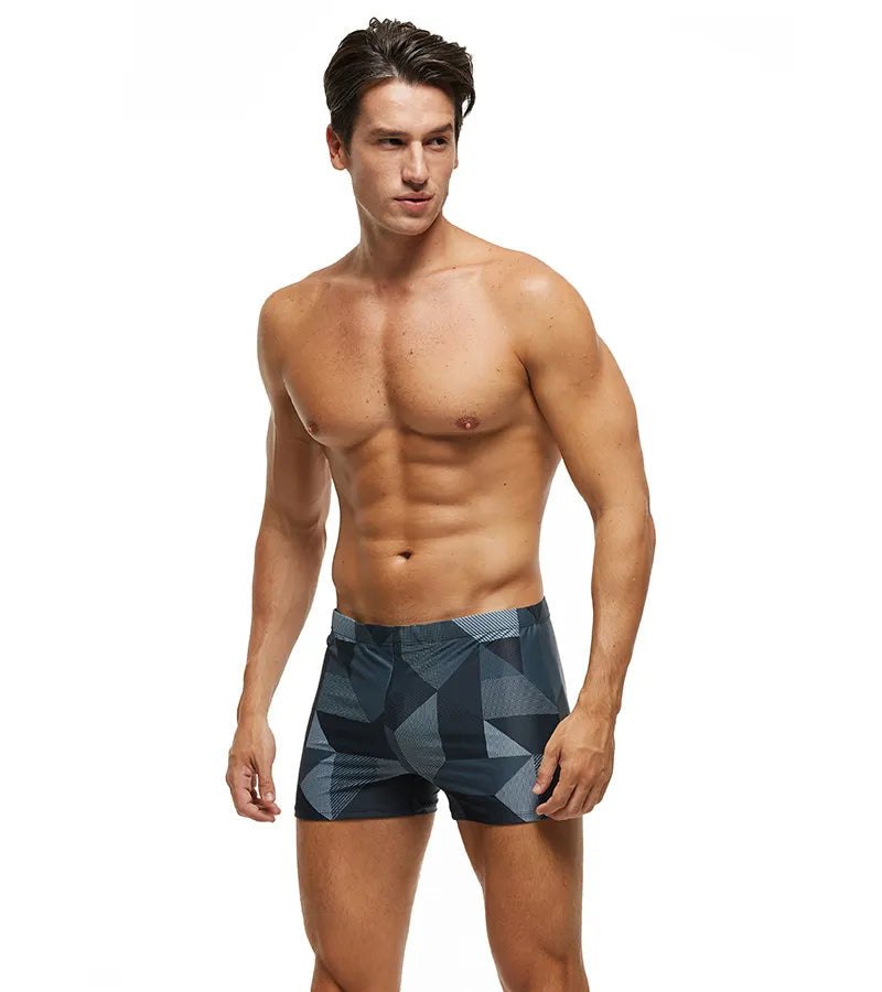 Trendy heren zwemshort voor zwembad of strand, modieus ontwerp voor zomerse waterpret.