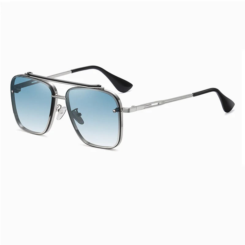 Moderne heren eyewear: stijlvolle zonnebril met groot metalen montuur en trendy glazen met kleurverloop.