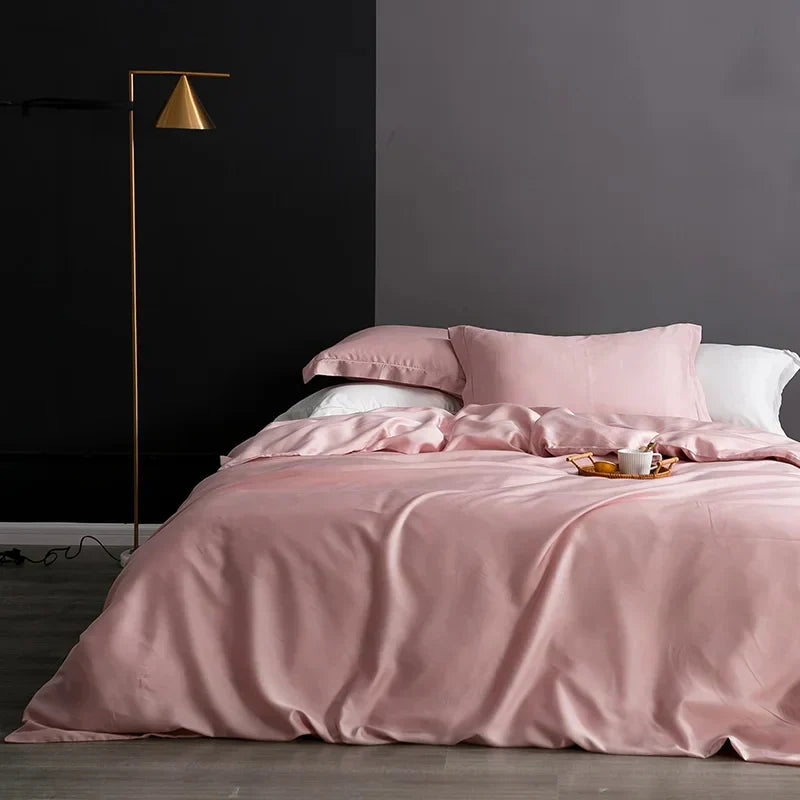 Natuurlijk zijde dekbedovertrek met een luxe uitstraling. Perfect voor een elegante slaapkamer.