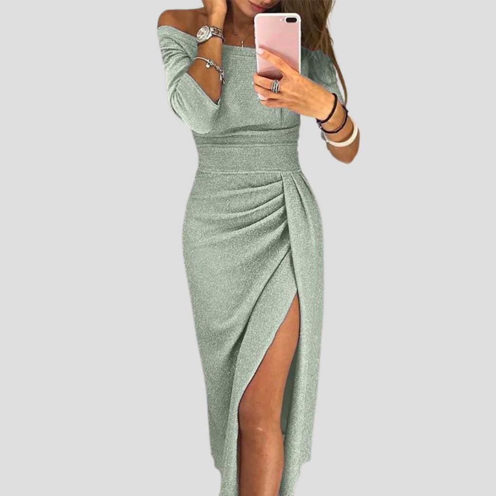 Nieuwe collectie damesjurk: knielengte, korte mouwen en elegante snit. Combineert comfort met stijl.