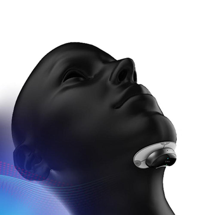 Smartphone toont slaapgegevens van het anti-snurkapparaat; optimaliseer je nachtrust en gezondheid.