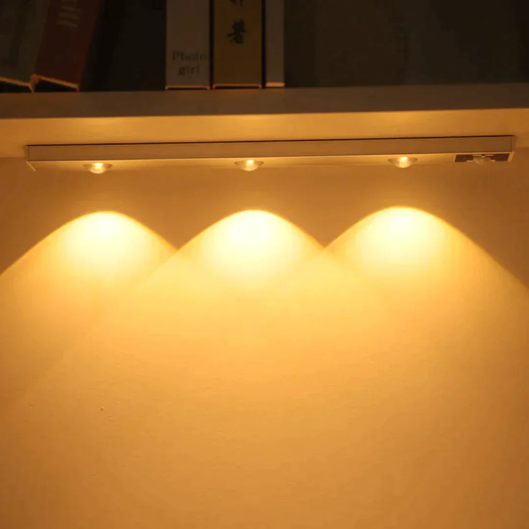 Energiezuinige slimme LED verlichting met bewegingssensor voor automatisch gemak in elke ruimte; geen stroom nodig.