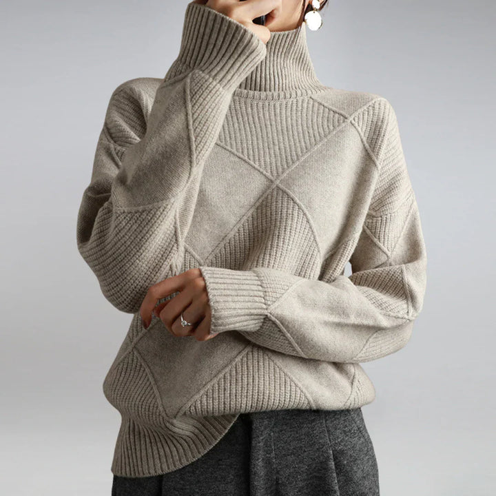 Klassieke dames coltrui, een elegante gebreide trui en essentieel basiskledingstuk voor wintermode.