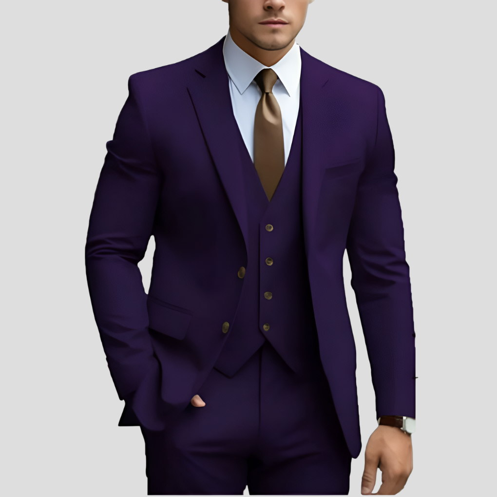 Driedelig herenpak: colbert, gilet, pantalon. Slimfit en formeel, geschikt als elegante avondkleding of bruiloftspak.
