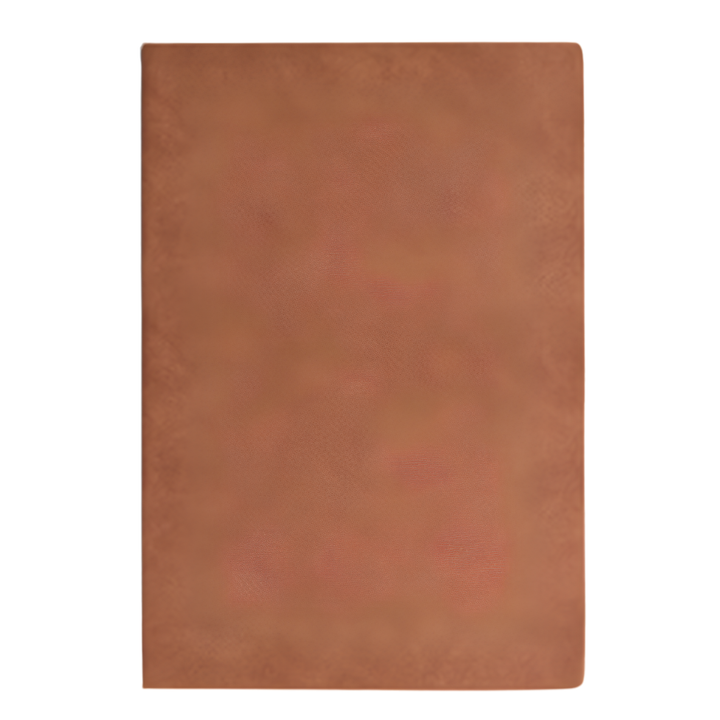 Detailopname van de pluizige faux schapenvacht cover van het stijlvolle A5 notitieboek, perfect voor schrijven.