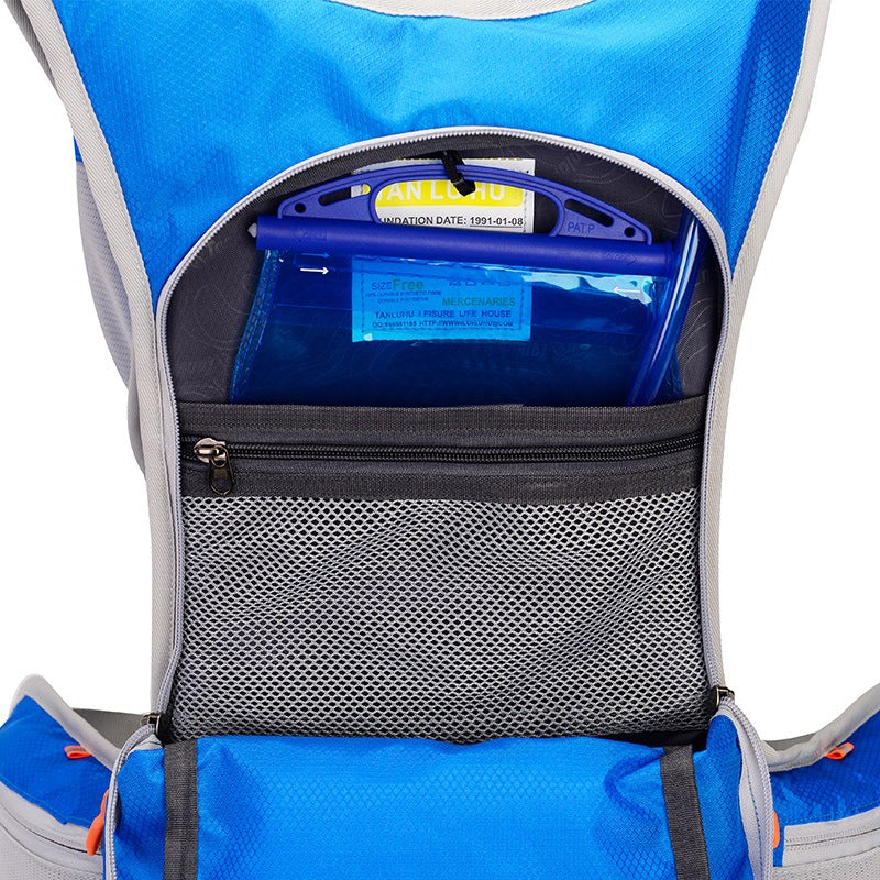 Zijaanzicht van de MALORIA unisex reistas, waterdicht en lichtgewicht, ideaal voor dagtrips.