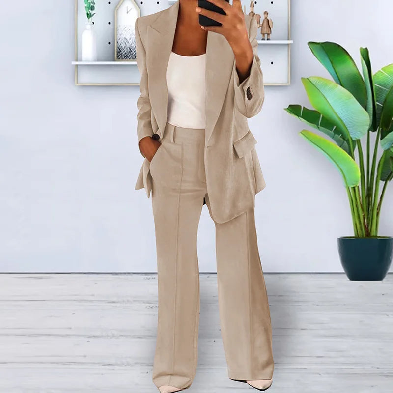 Trendy damesbroekpak met wijde pijpen, een veelzijdige kantooroutfit voor elke zakelijke vrouw.