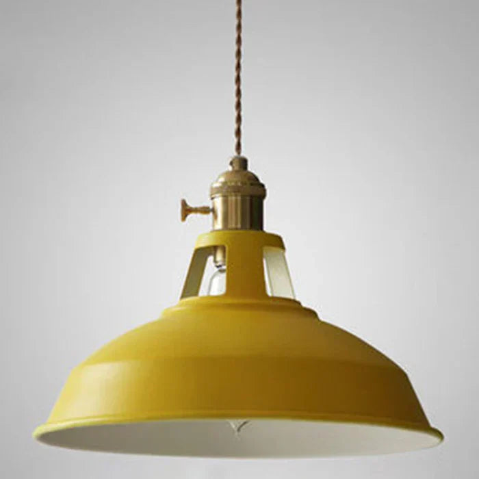 Industriële hanglamp van metaal met retro design verlichting. Perfect als eyecatcher in de eetkamer.