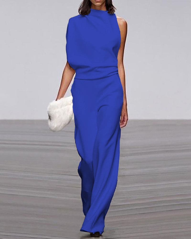 Stijlvolle dames jumpsuit met unieke opstaande kraag, hoge taille en een moderne, chique uitstraling.
