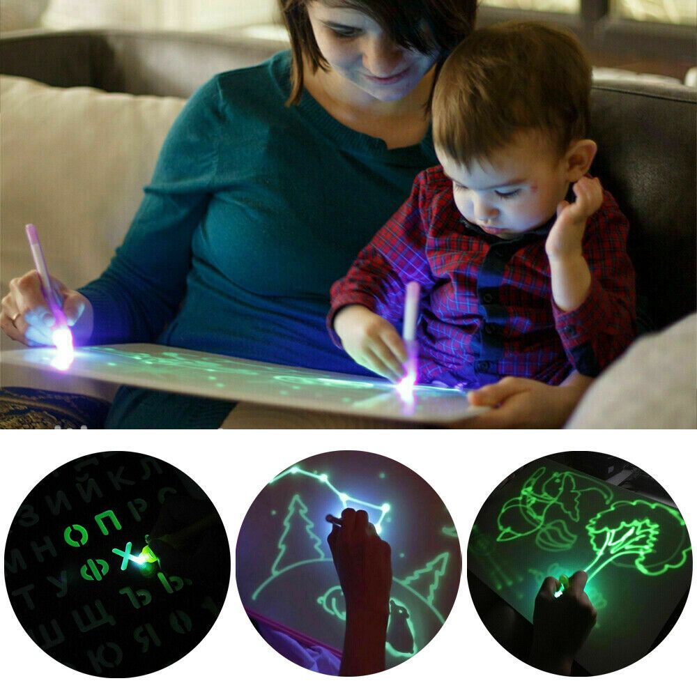 Blije kinderen tekenen op het lichtgevende bord; een fantastisch cadeau dat creatief spel stimuleert.