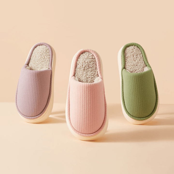 Comfortabele dames cloud pantoffels met antislipzool, perfect voor warme voeten in de winter of herfst.