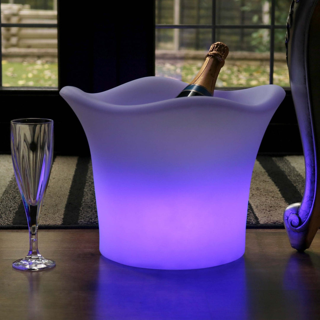 Sfeervolle LED ijsemmer met heldere ledverlichting, perfect als drankkoeler en partygadget voor binnen- en buitenfeesten.