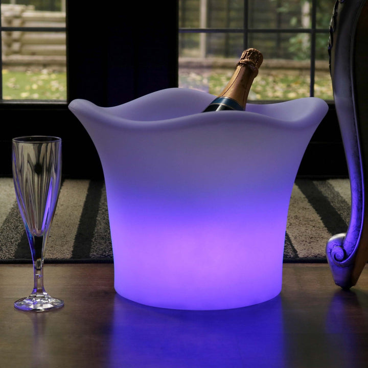 Sfeervolle LED ijsemmer met heldere ledverlichting, perfect als drankkoeler en partygadget voor binnen- en buitenfeesten.