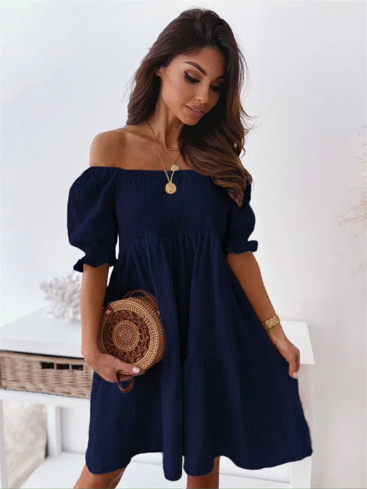 Comfortabele polyester-spandex one-shoulder dames zomerjurk. A-lijn model met open rug voor een elegante uitstraling.