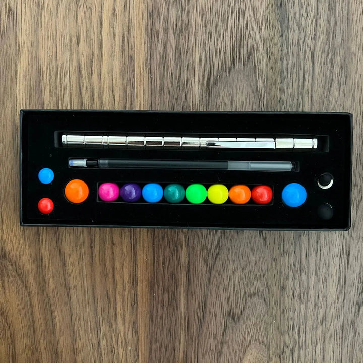 Anti-stress magnetische fidget pen, bevordert kalmte en productiviteit, een handige gadget op je bureau.