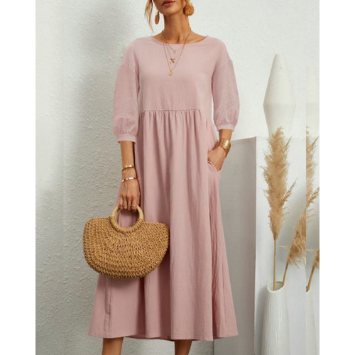 Modieuze dames zomerjurk met smockdetail en losvallende midi-pasvorm, voor ultiem comfort en stijl in de zon.