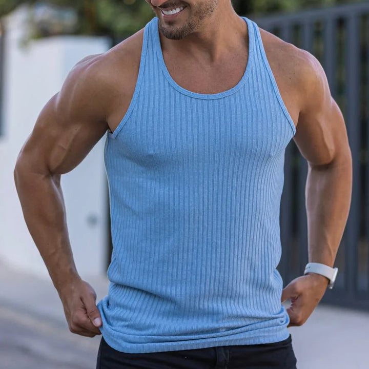 Stijlvolle heren tanktop met streepdessin, sportieve mouwloze kleding voor warme zomerdagen.
