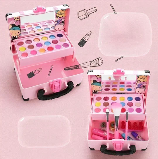 Kinderen schminken elkaar met de creatieve make-up speelgoedset voor urenlang fantasiespel en rollenspel.