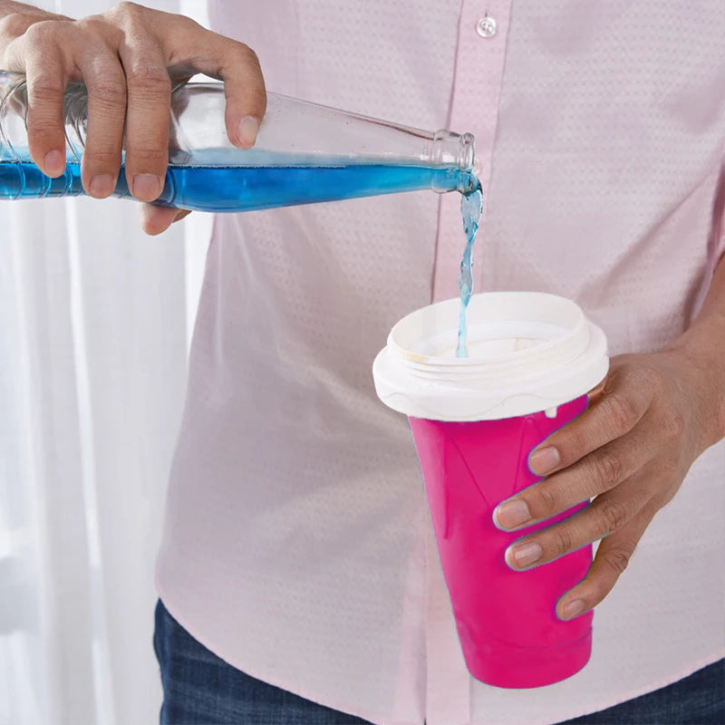 Unisex herbruikbare koelfles van siliconen, perfect voor direct koude drankjes onderweg in de zomer.
