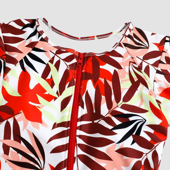 Comfortabel bandeau zwempak voor dames in camouflageprint, met ritssluiting en goede pasvorm.