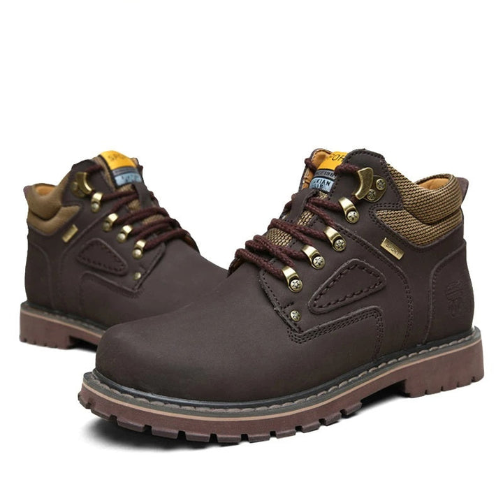 Focus op comfort: zachte voering en ergonomische zool van warme, waterdichte heren retro wintersneakers.
