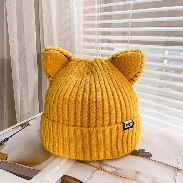 Speelse PurrWarm gebreide wintermuts met kattenoren, biedt warmte en een unieke stijl voor winteravonturen.