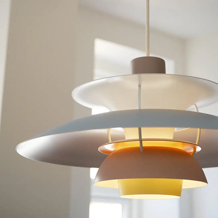 Stijlvolle ronde LED plafondlamp, dimbaar, creëert de perfecte ambiance in elke kamer.